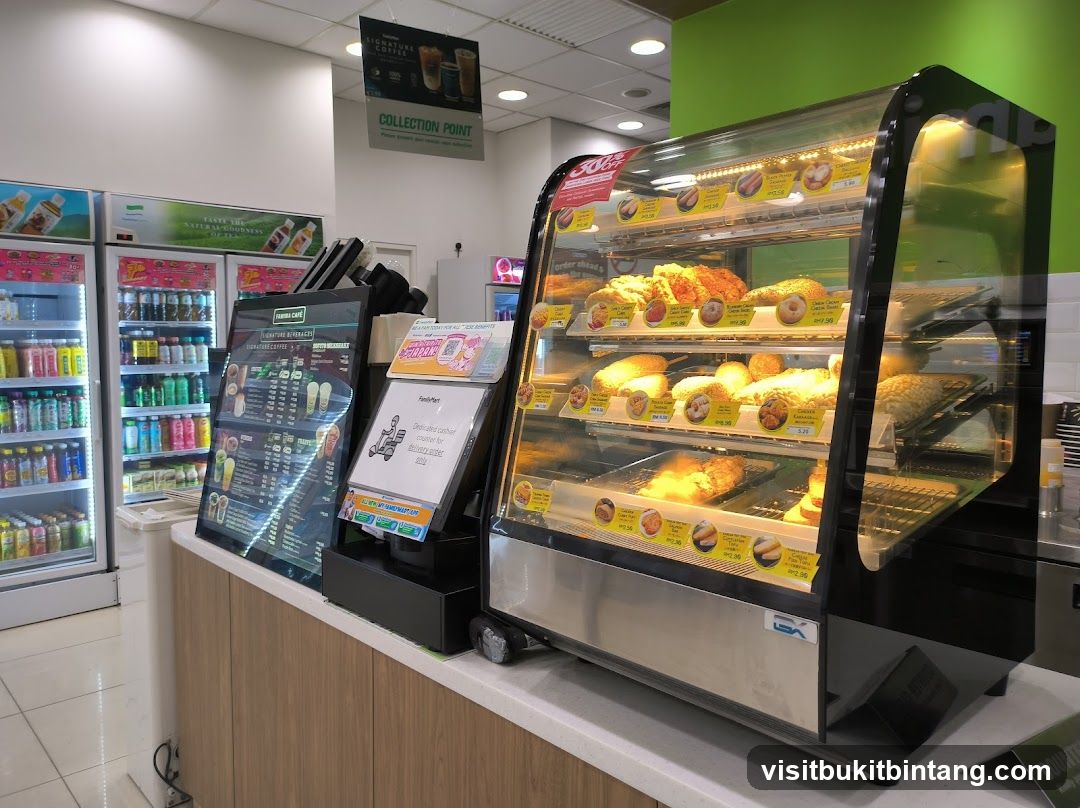 FamilyMart Cafe Display