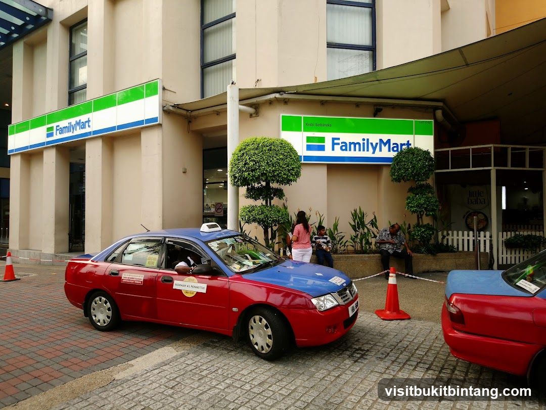FamilyMart Amcorp Mall
