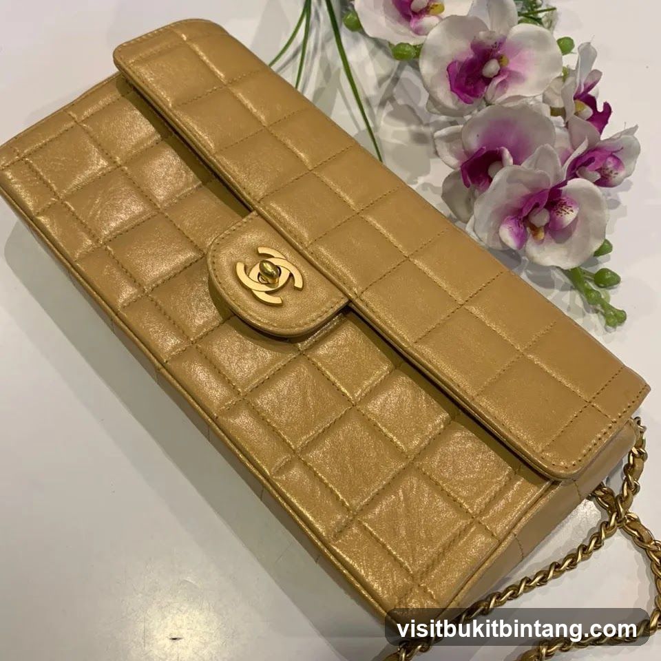 Quilted Handbag with Chain Strap