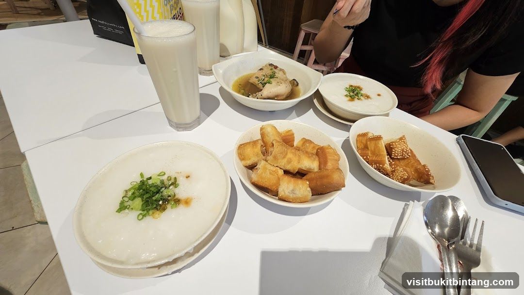 Congee and Fried Dough Sticks