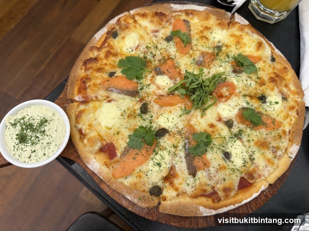 Salmon Pizza with Dip
