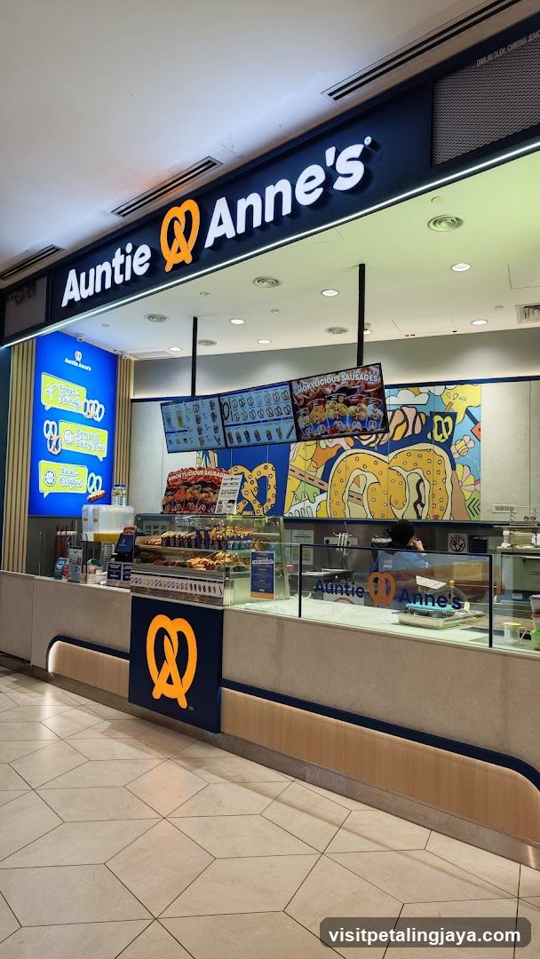 Auntie Anne's Store Interior