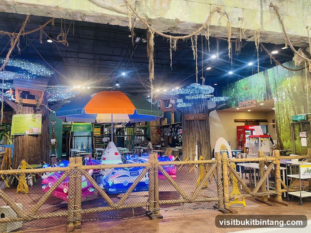 Jungle-themed indoor playground and cafe