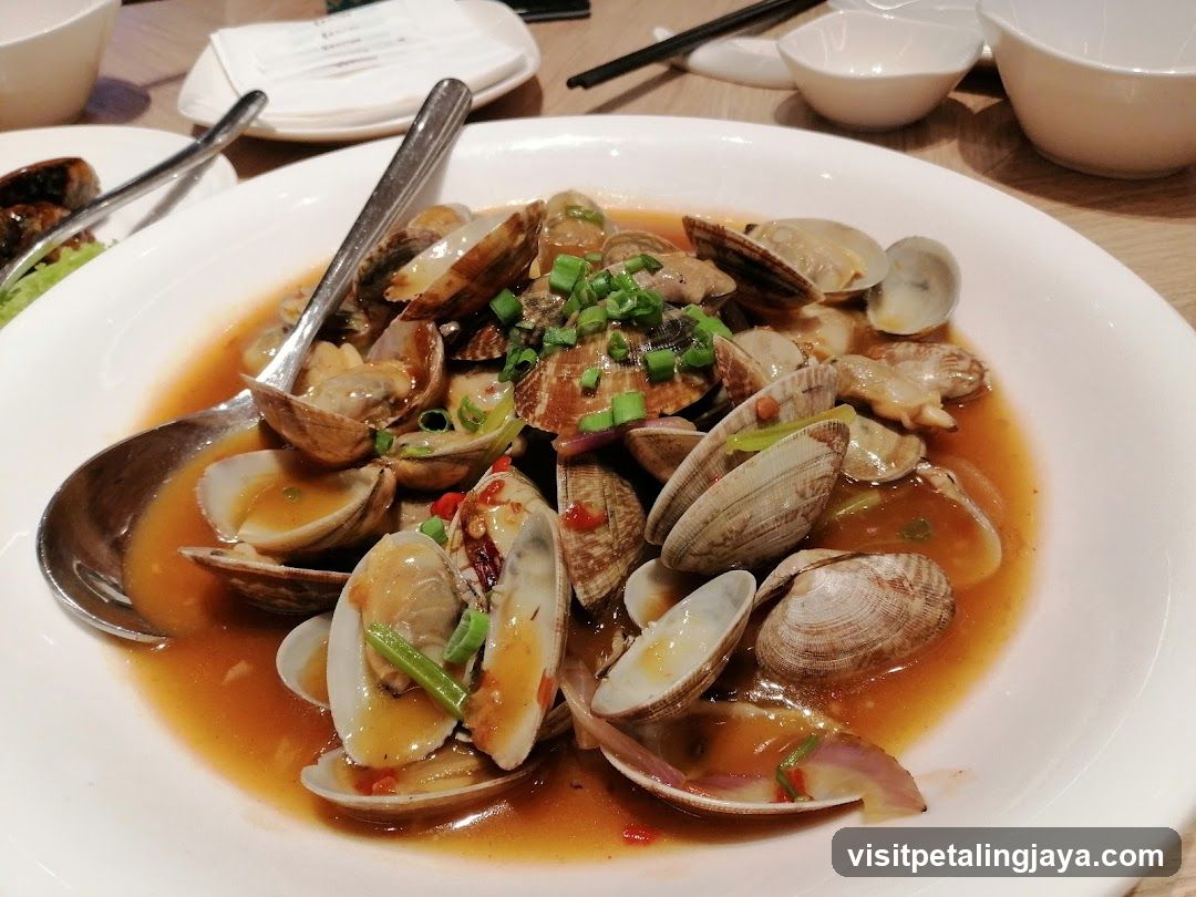 Stir-fried Clams with Green Onions