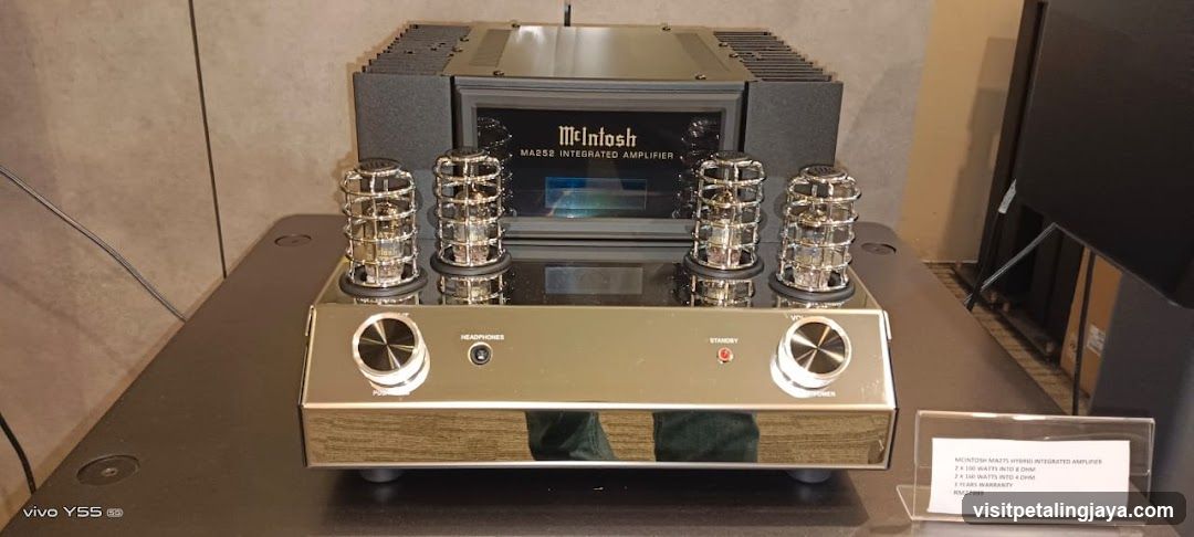 McIntosh MA250 Integrated Amplifier Display