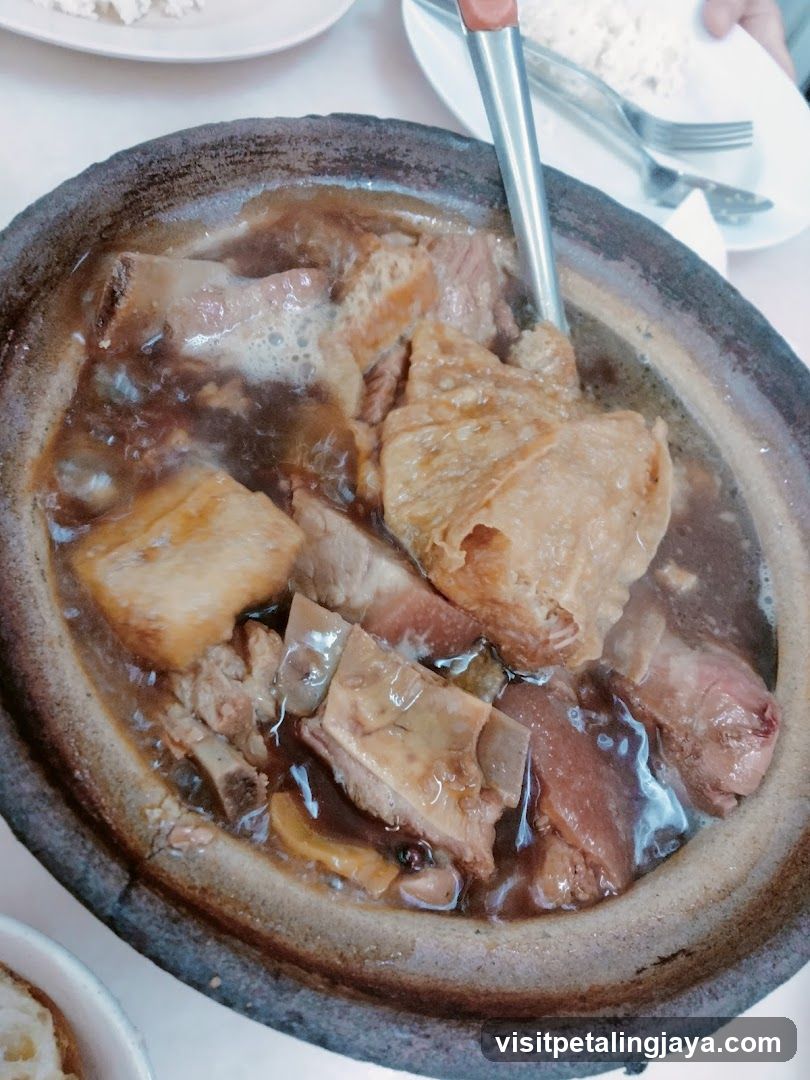 Clay Pot Stew with Meat and Bread