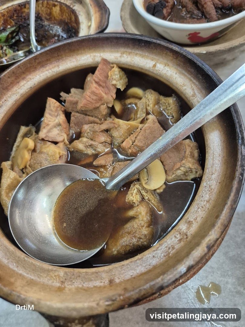 Clay Pot Soup with Meat and Tofu