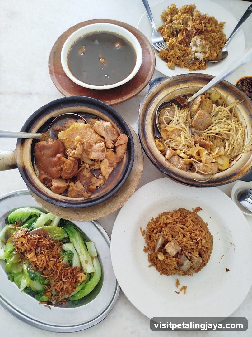 Cantonese-style claypot dishes and rice
