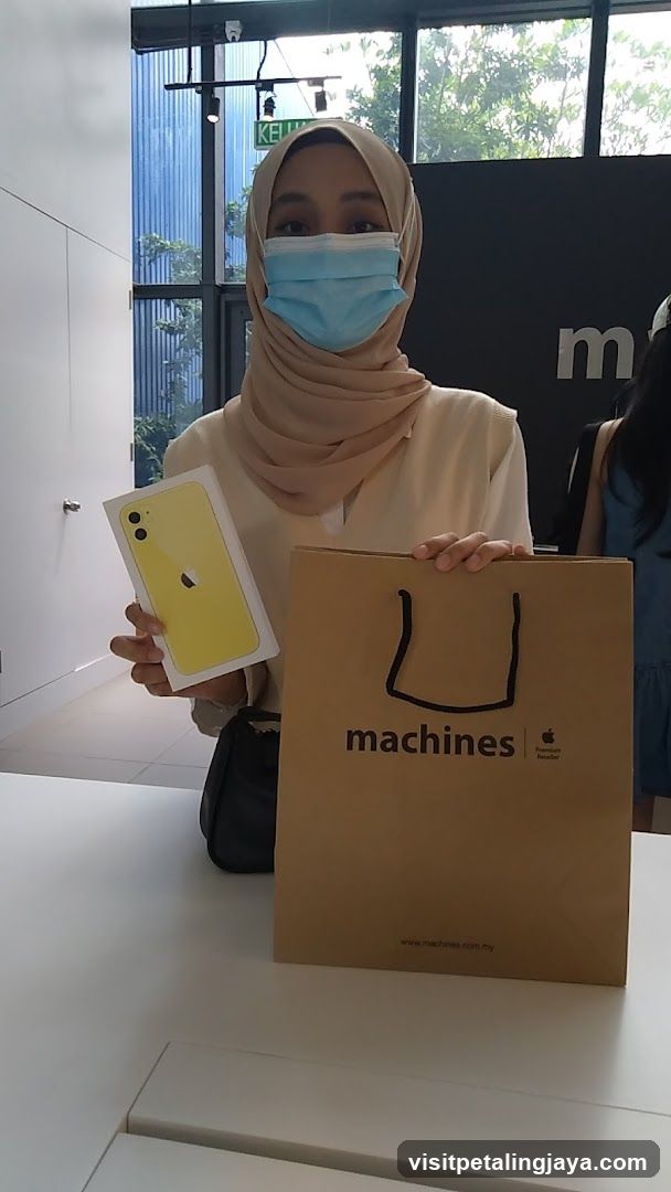 Person with iPhone and shopping bag