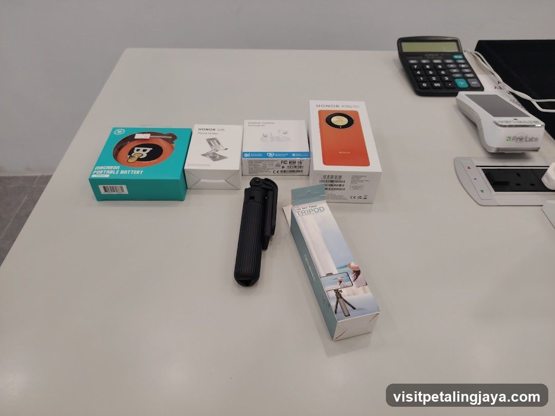 Electronics Accessories Display