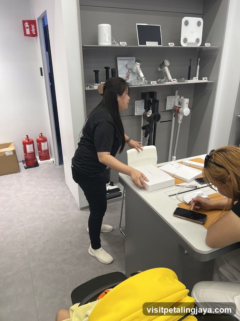Product Display and Consultation Scene