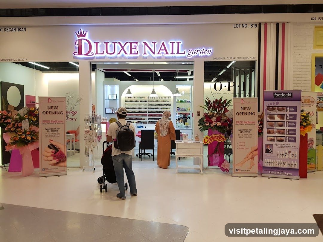 DLuxe Nail Garden