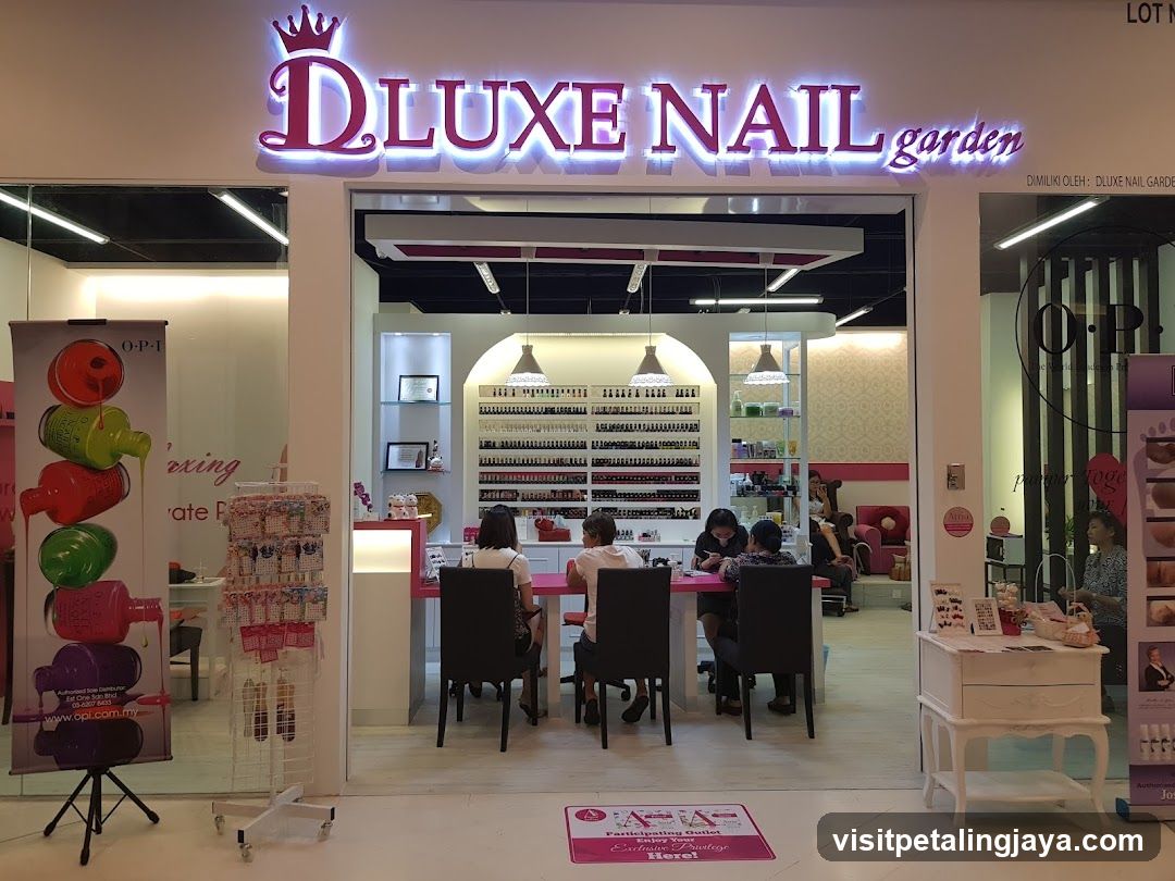 DLuxe Nail Garden