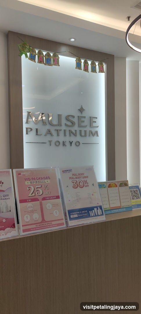 Musee Platinum Tokyo Interior Display