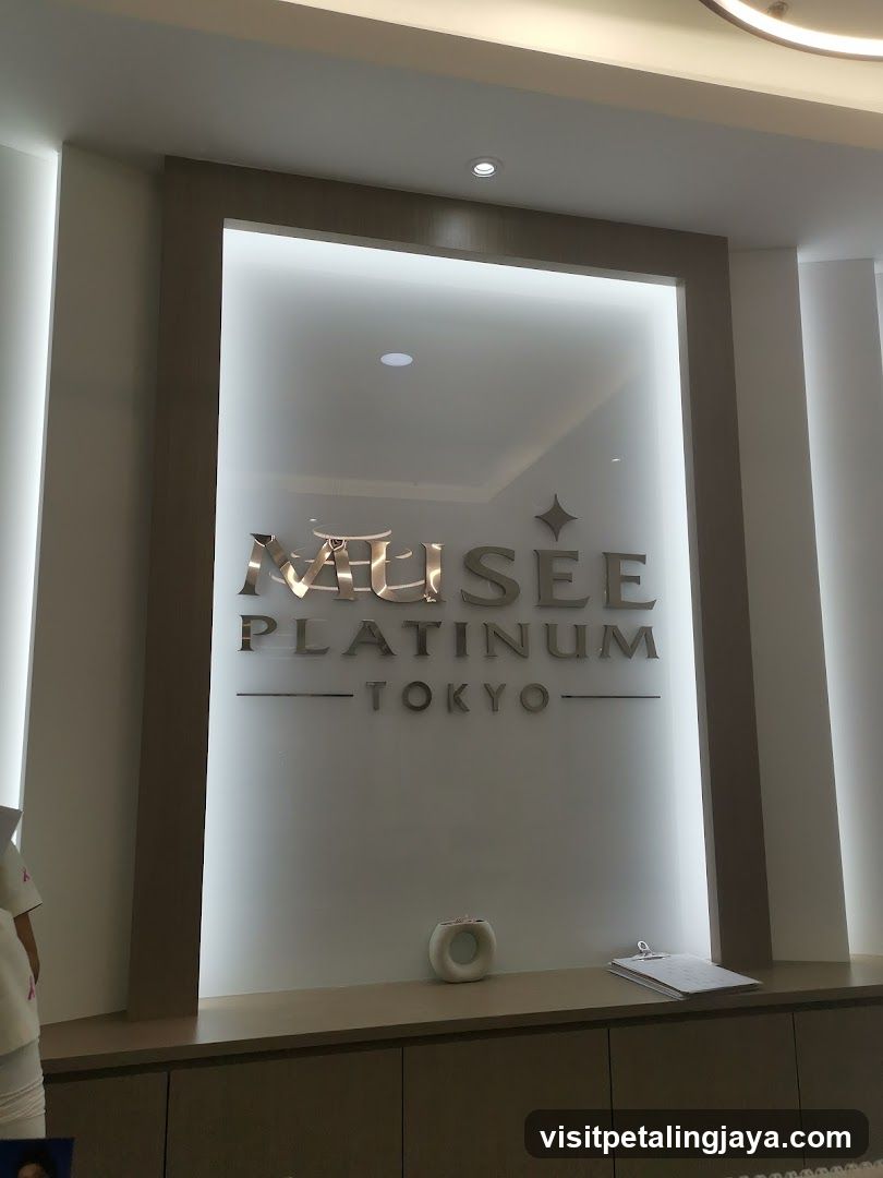 NaiSee Platinum Tokyo Interior Signage