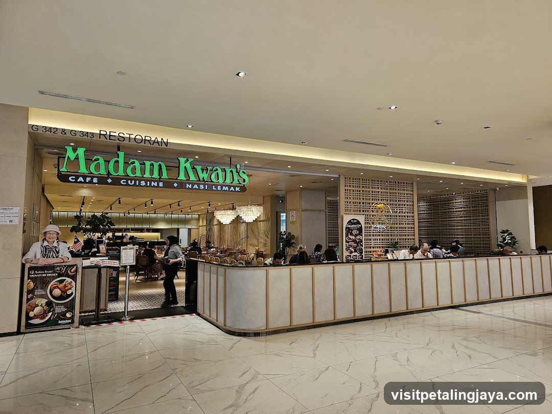 Madam Kwan's Restaurant Interior