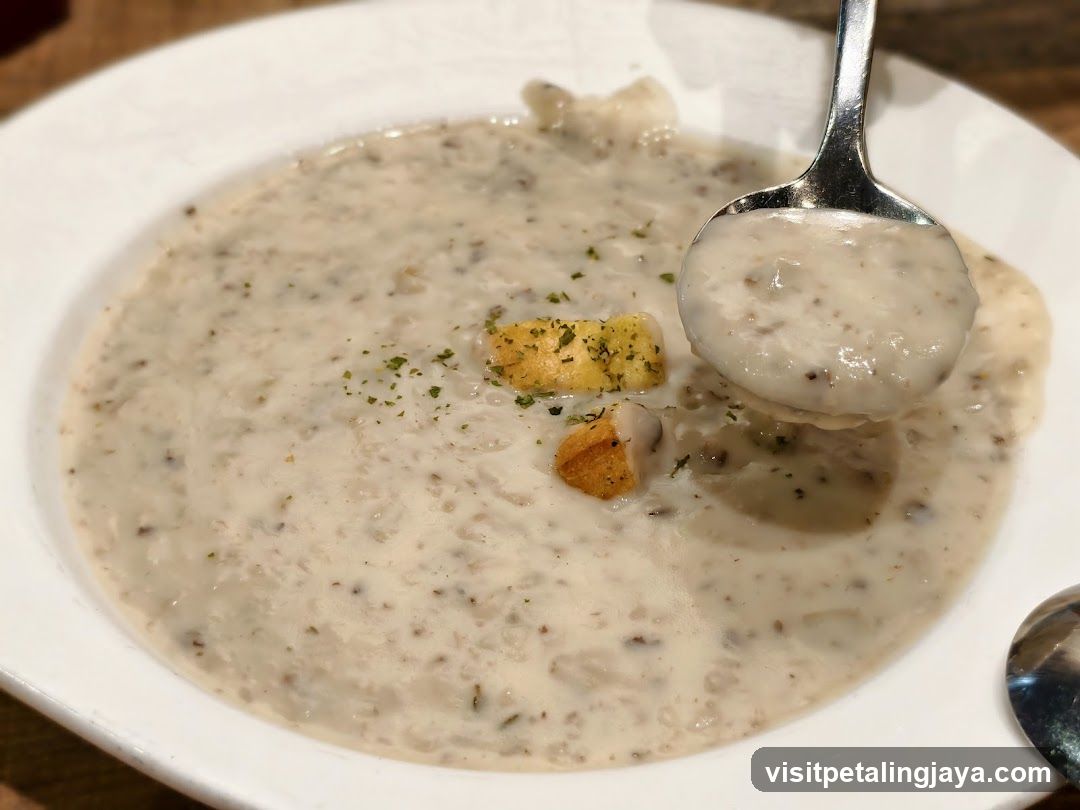 Creamy Soup with Croutons