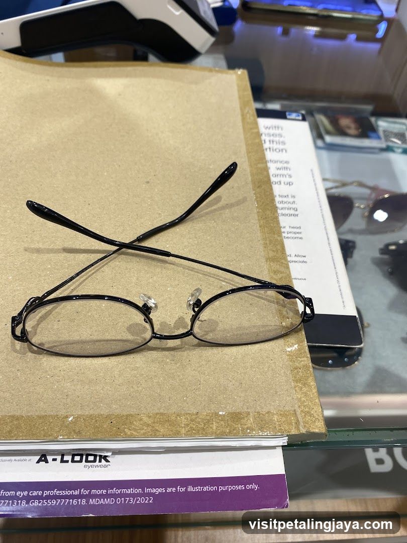 Eyeglasses Display