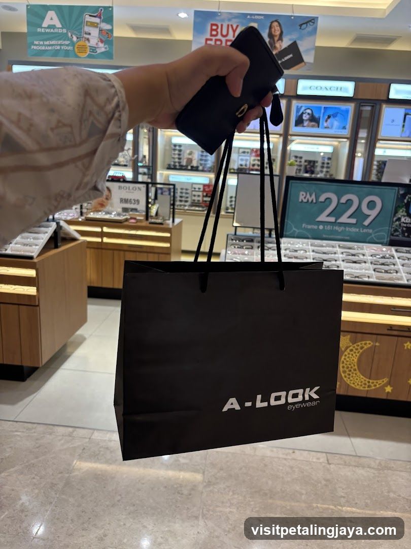 A-LOOK Eyewear Store Interior