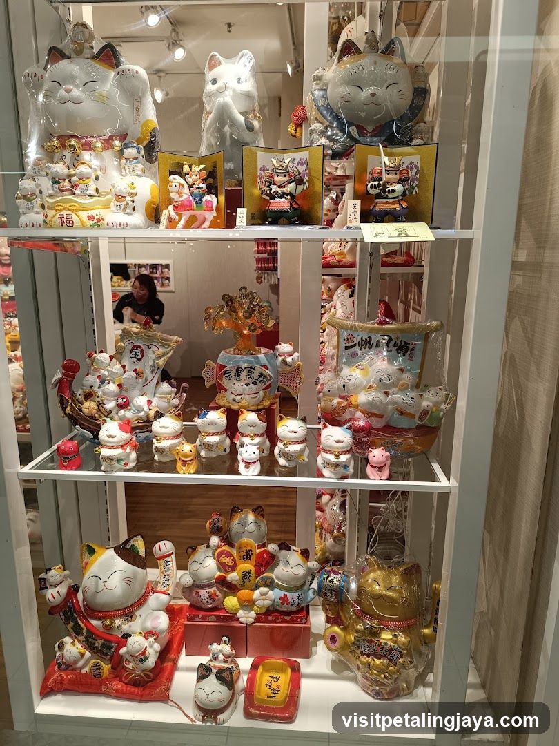 Maneki-neko Display Shelf