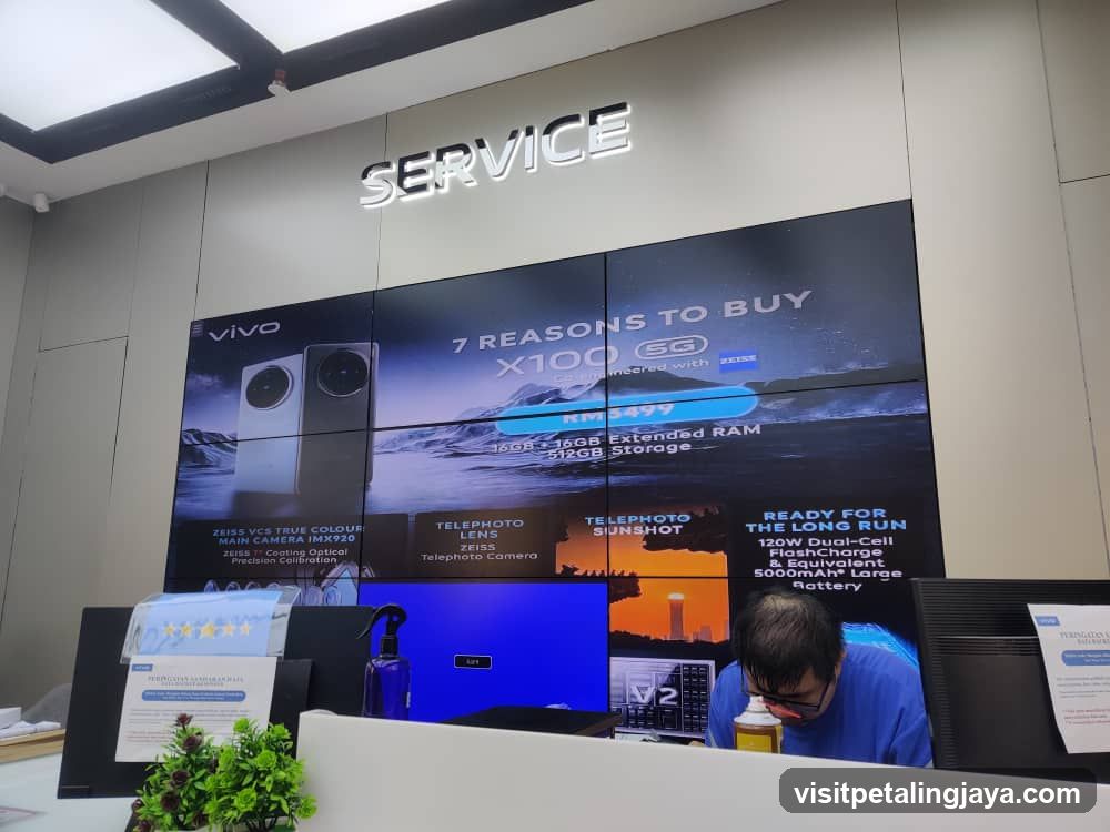 Service Center Display