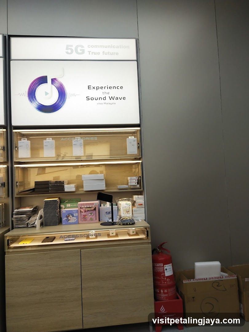 5G Communication Experience Store Display