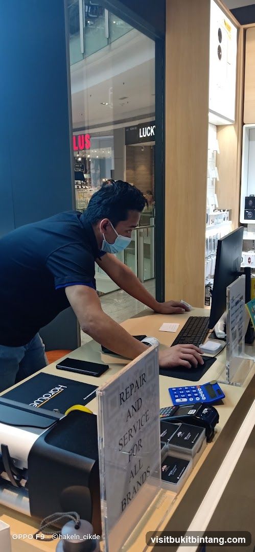 Store Counter with Employee