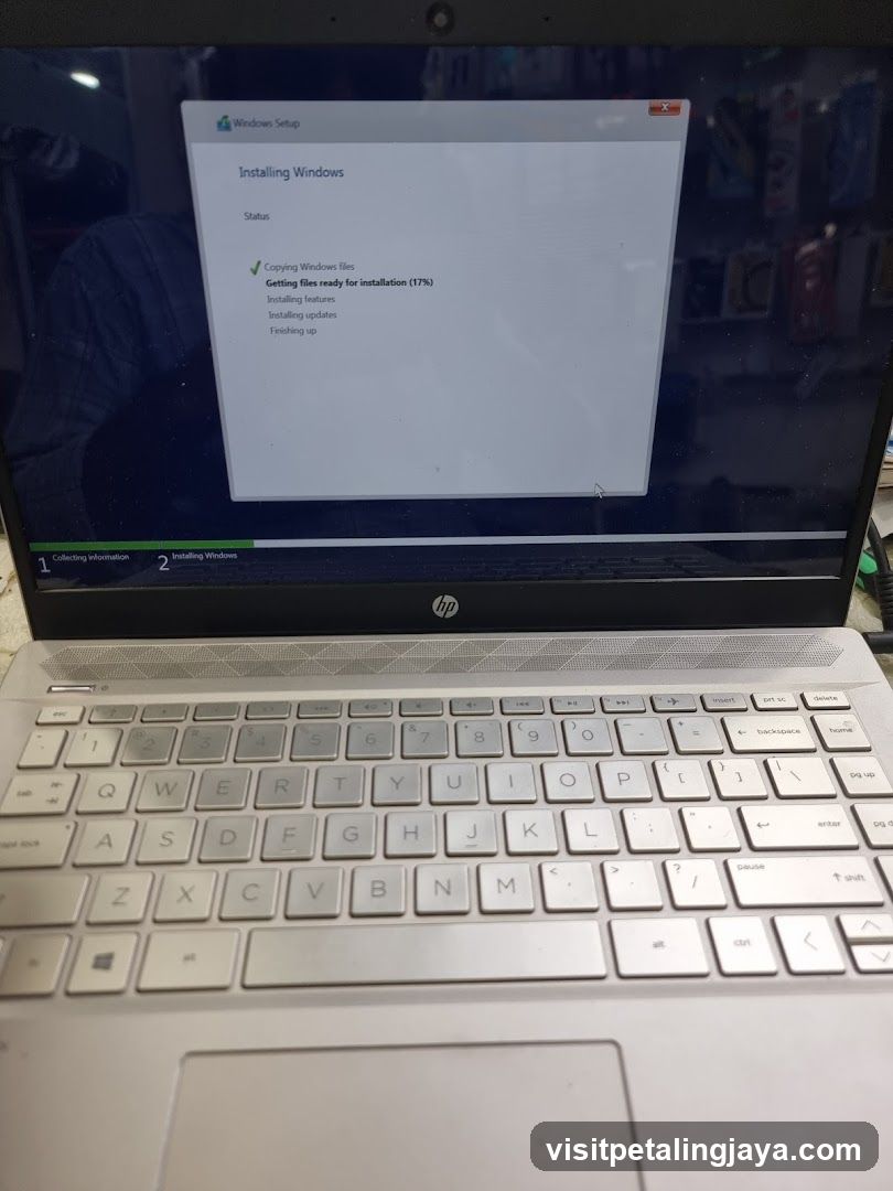 Windows Installation Screen on HP Laptop