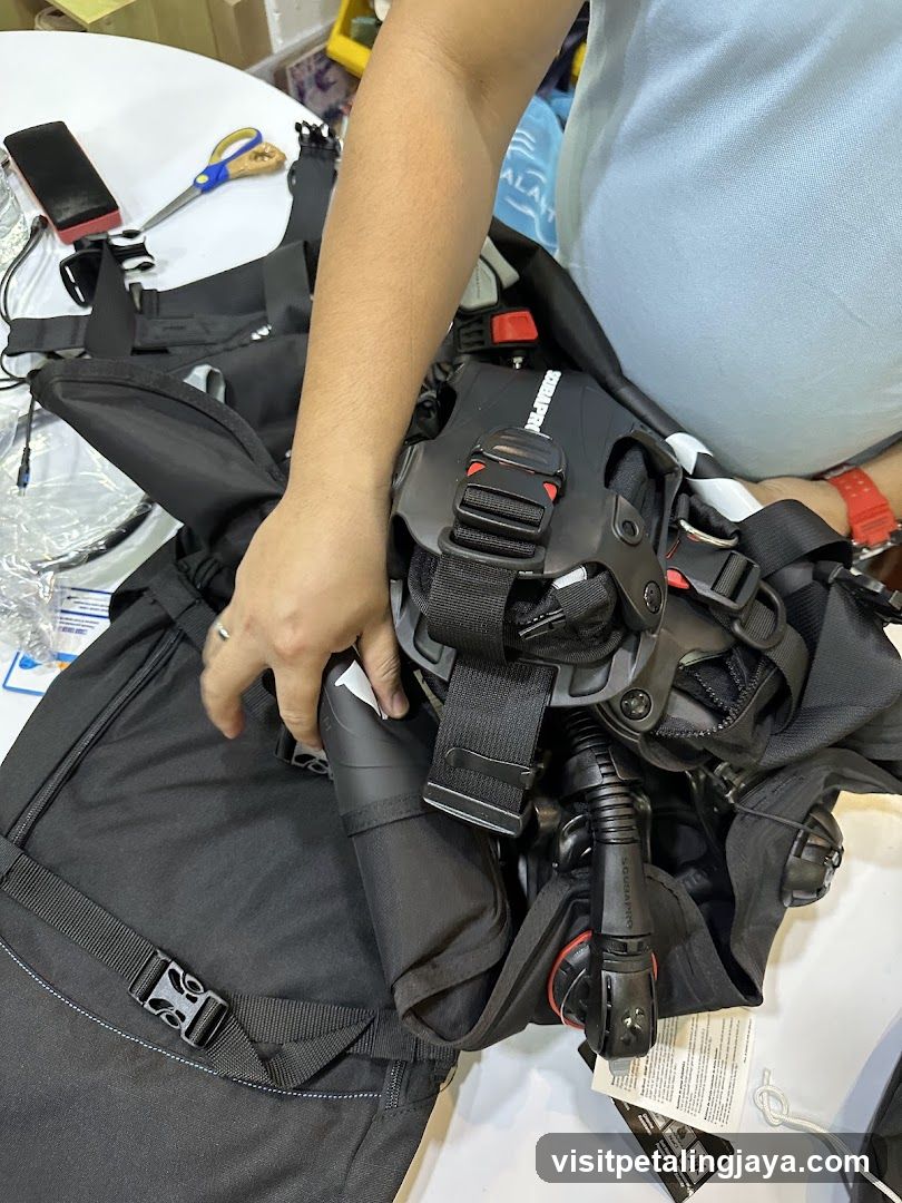 Diving Gear Display