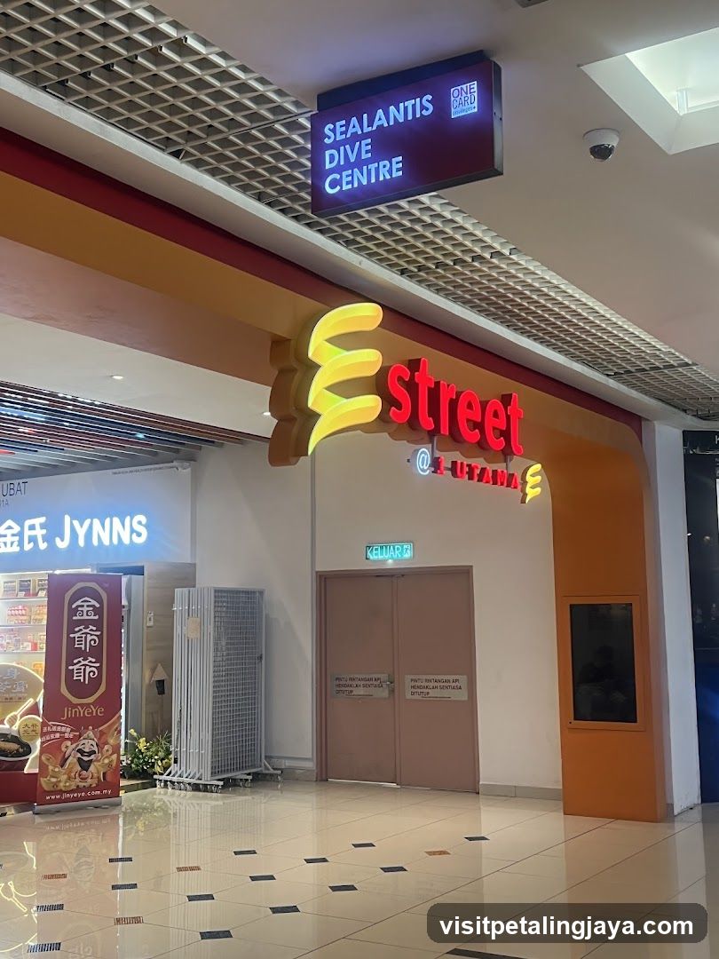 Street One Utama Entrance