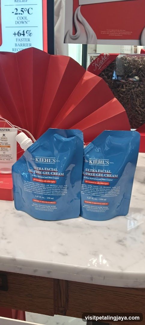 Kiehl's Ultra Facial Oil-Free Gel Cream Display