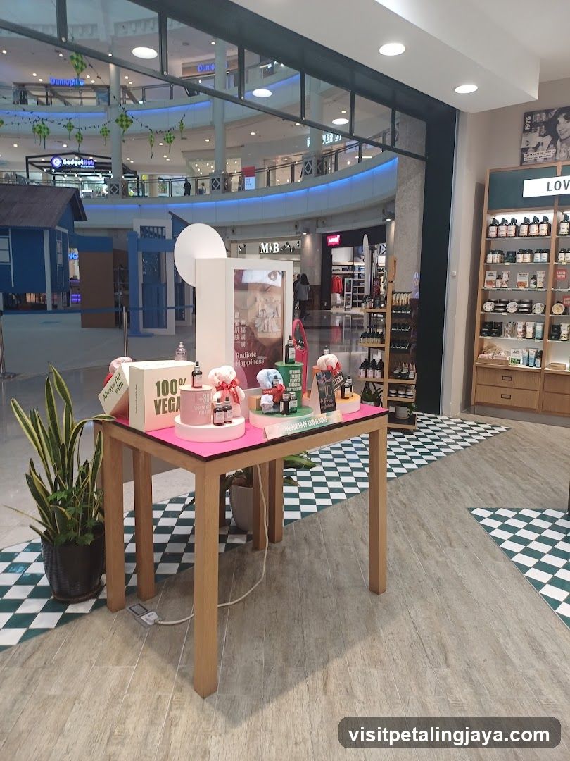 Shopping Mall Interior Display