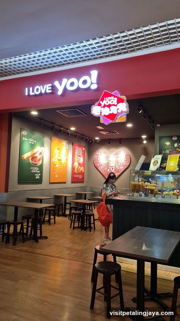 I LOVE YOO! Interior View