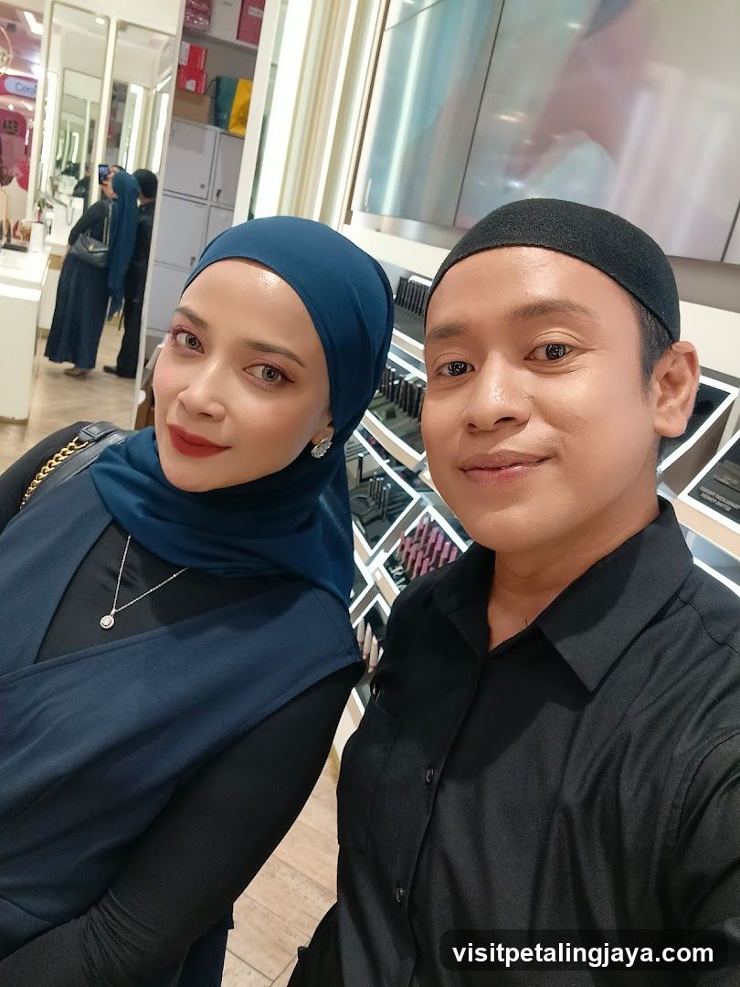Selfie in Beauty Store