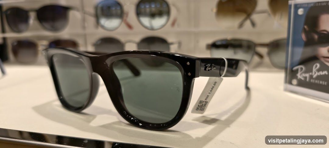 Ray-Ban Sunglasses Display
