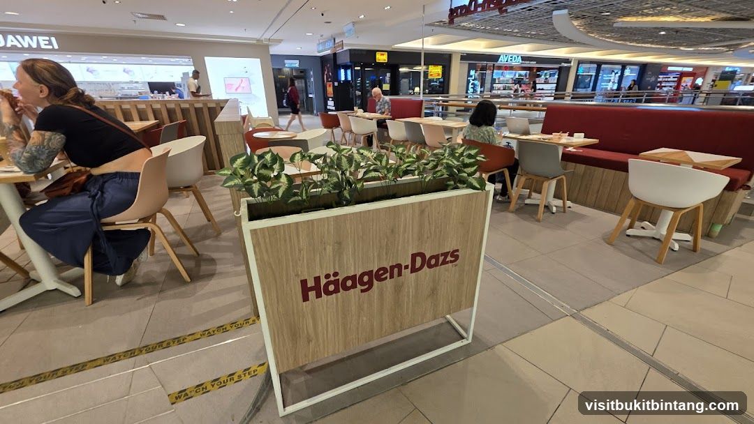 Haagen-Dazs Cafe Seating Area