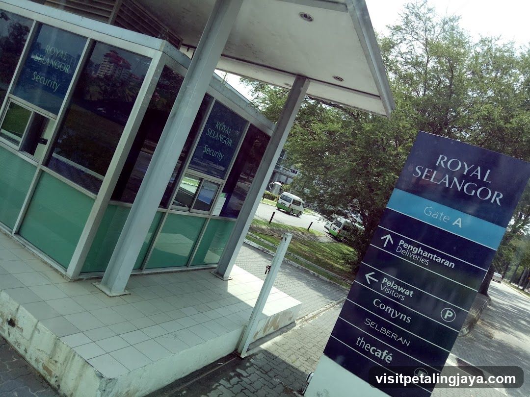 Royal Selangor Entrance Signage