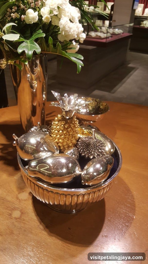 Decorative Fruit Bowl with Flowers