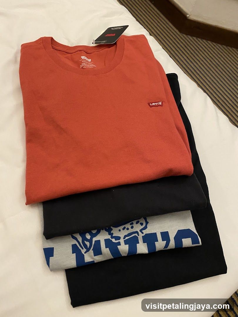 Levi's T-shirts Stack