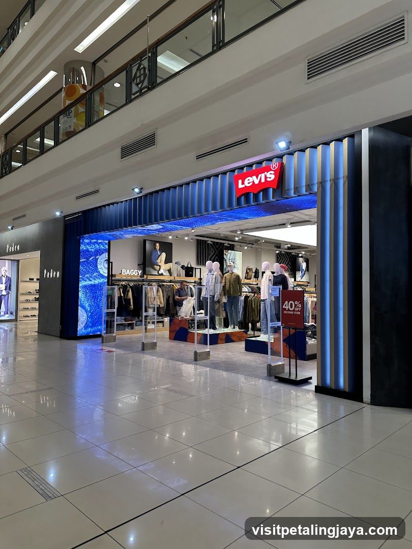 Levi's G105, Centre Court, 1 Utama Shopping Centre,