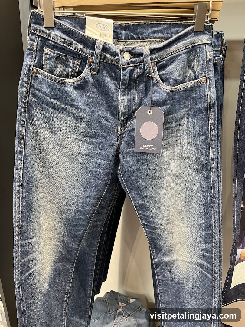 Levi's Jeans Display