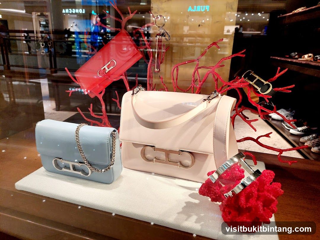 Handbags Display