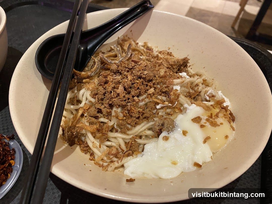 Noodles with Egg and Toppings