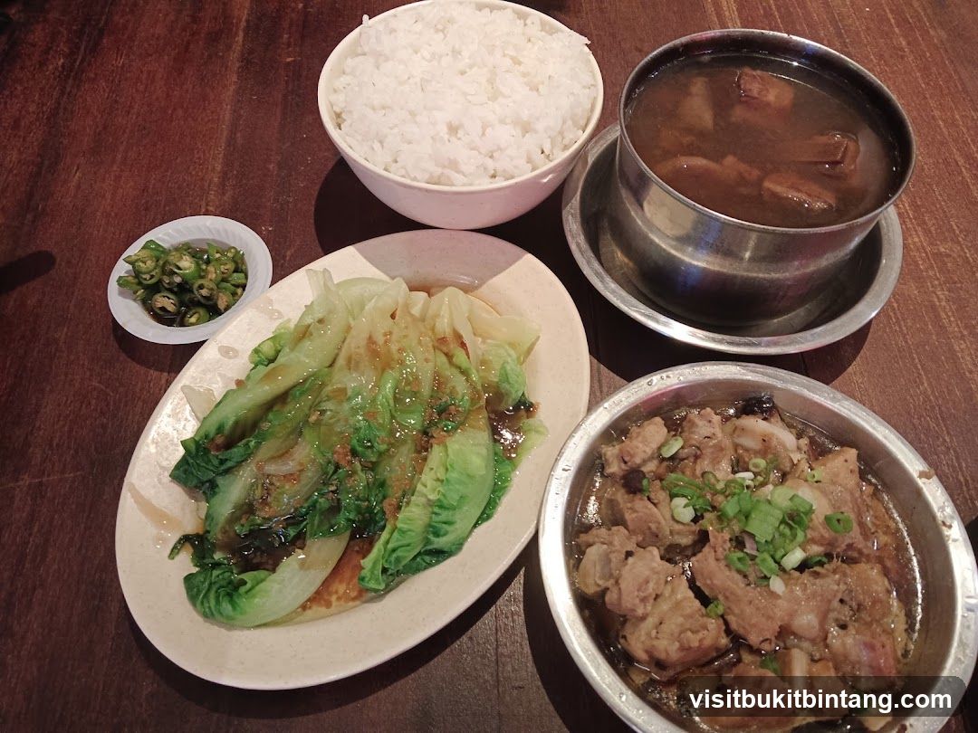 Steamed Pork Ribs with Rice and Vegetables