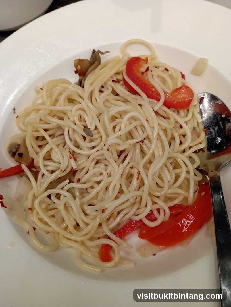 Spaghetti with Red Peppers and Mushrooms