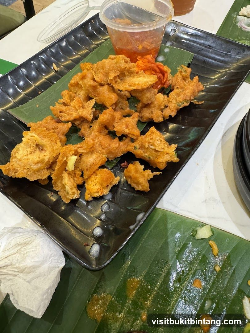 Fried Appetizers with Dipping Sauce