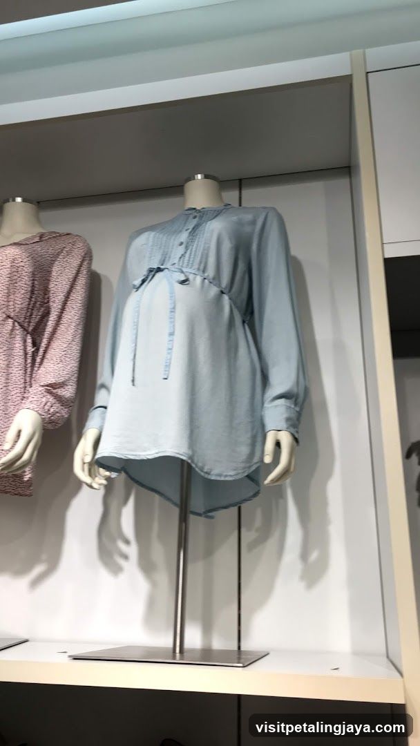 Mannequins in Store Display