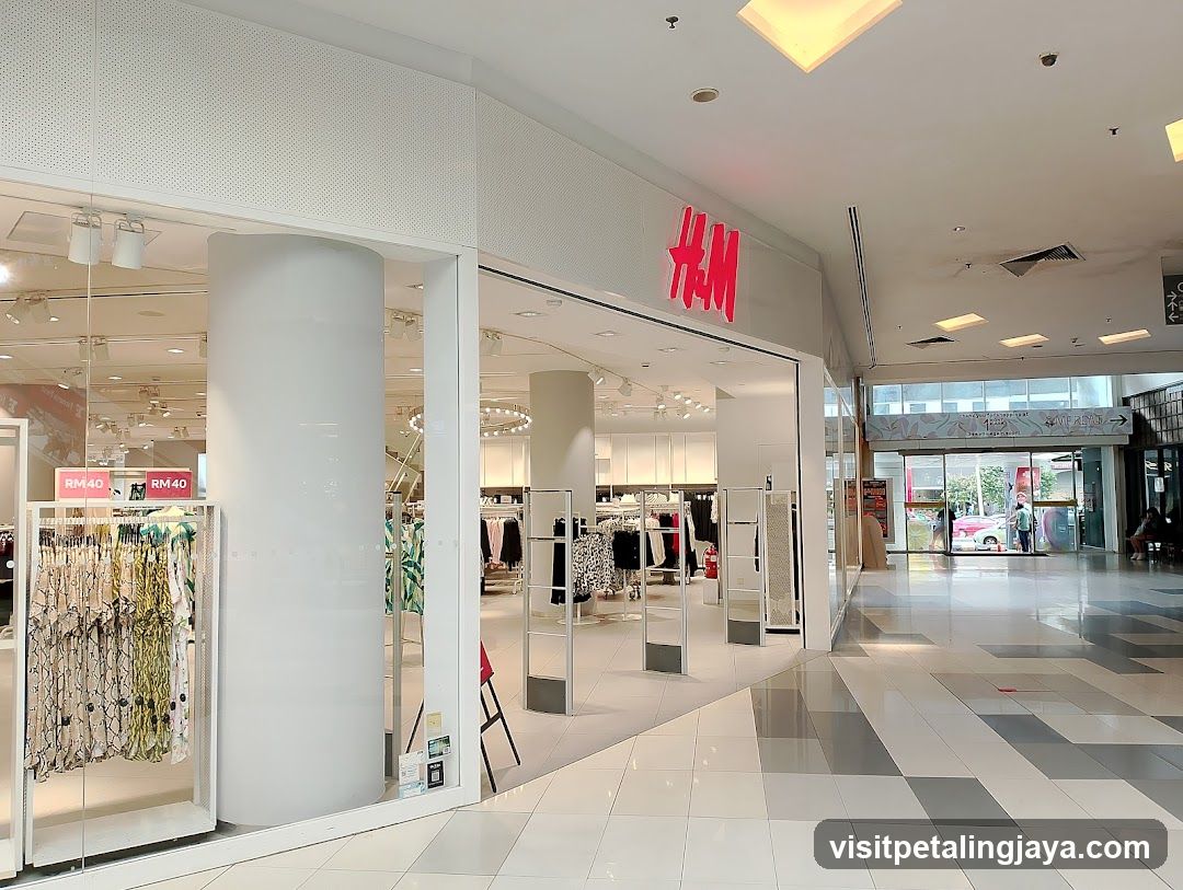 H&M Store Entrance