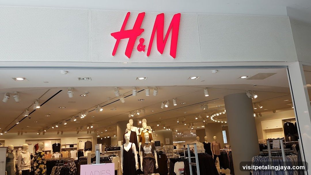 H&M Store Entrance