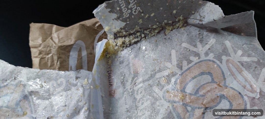 Food packaging with crumbs